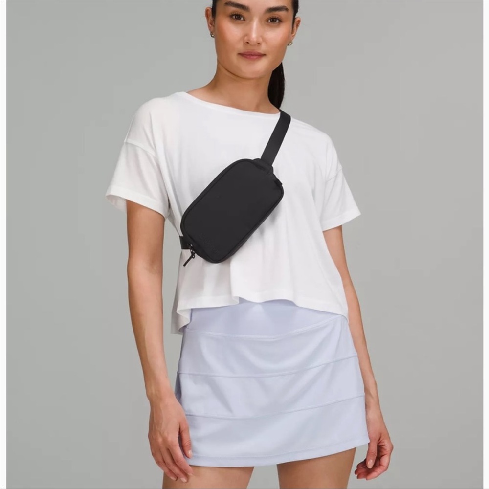 Lululemon Everywhere Mini Belt Bag in Black *NWT*